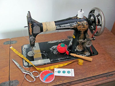 An image of a vintage sewing machine.