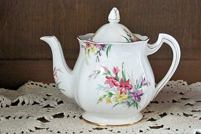 A photographic image of a teapot.