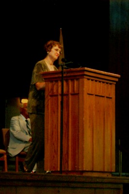 Mary delivers the keynote address at the 2003 New Mexico Conference on Aging.